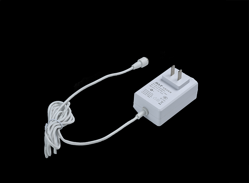 E05 48W medium gauge power adapter - white