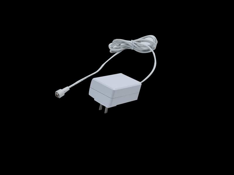 E05 48W medium gauge power adapter - white