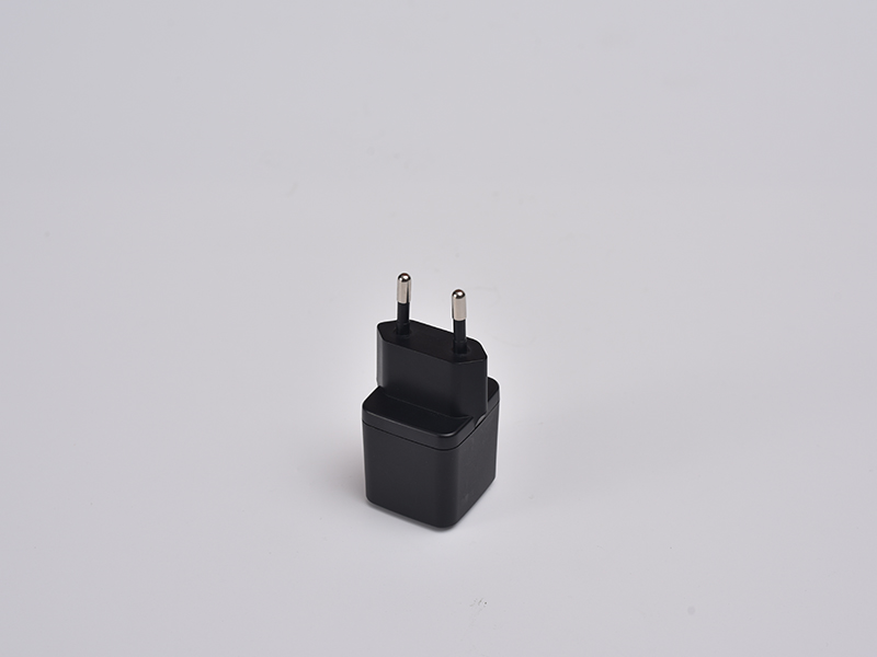 B46   PD20W Charger